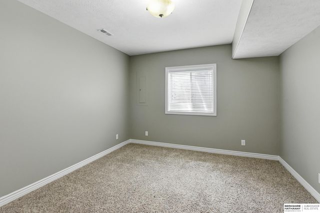 12411 Osprey Lane, Papillion, NE 68046