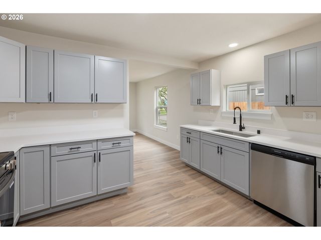 288 21ST Ave, Longview, WA 98632