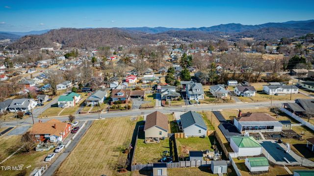 609 South Watauga Avenue, Elizabethton, TN 37643