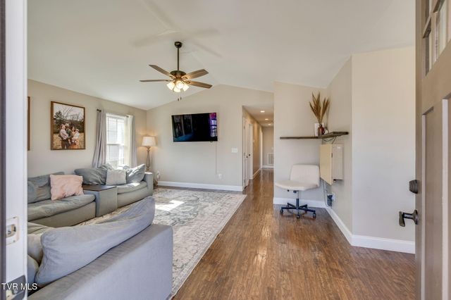 609 South Watauga Avenue, Elizabethton, TN 37643