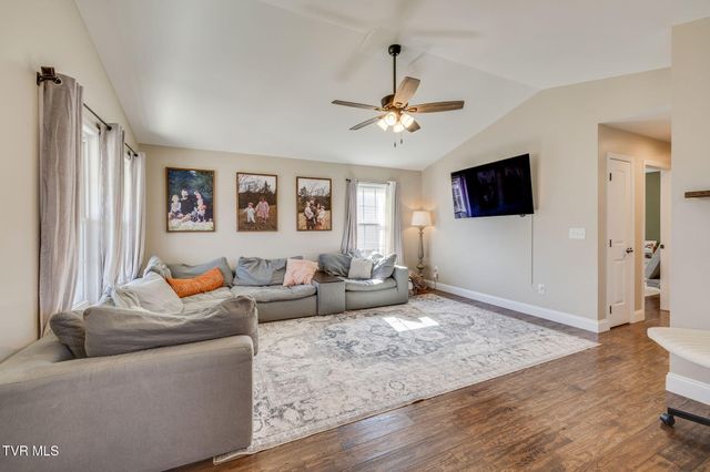 609 South Watauga Avenue, Elizabethton, TN 37643