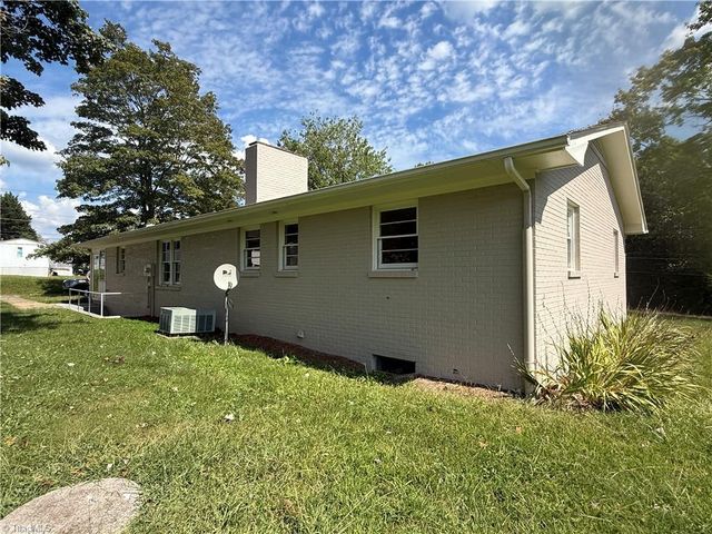 1299 N Franklin Road, Mount Airy, NC 27030