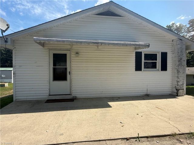 1299 N Franklin Road, Mount Airy, NC 27030