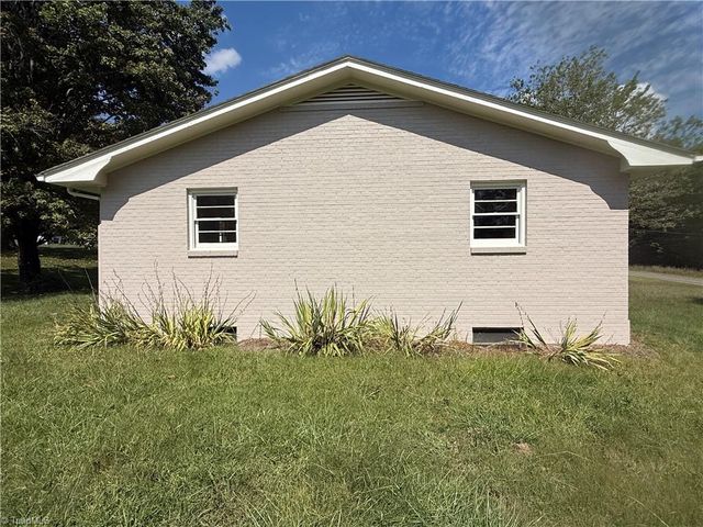 1299 N Franklin Road, Mount Airy, NC 27030