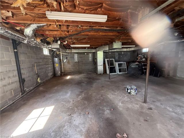 1299 N Franklin Road, Mount Airy, NC 27030