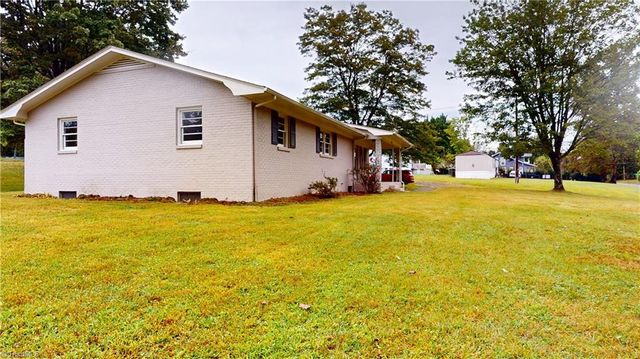 1299 N Franklin Road, Mount Airy, NC 27030