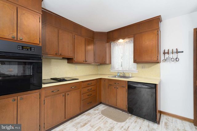 3881 ELDER RD, Harrisburg, PA 17111