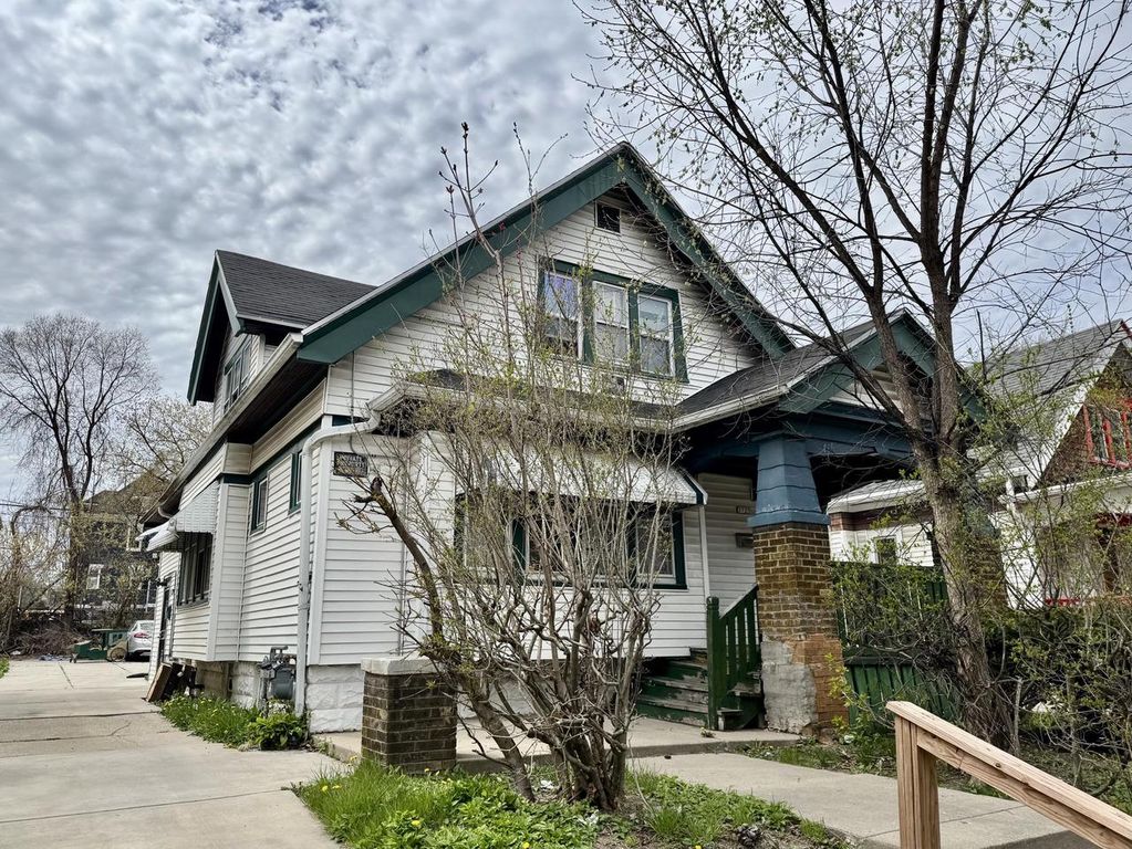 3725 N 6th STREET, Milwaukee, WI 53212