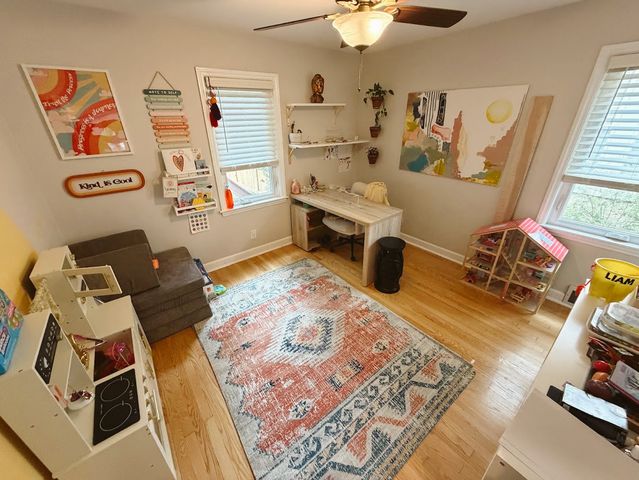 4921 W Catalpa Avenue, Chicago, IL 60630