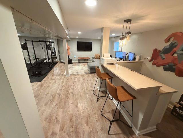 4921 W Catalpa Avenue, Chicago, IL 60630