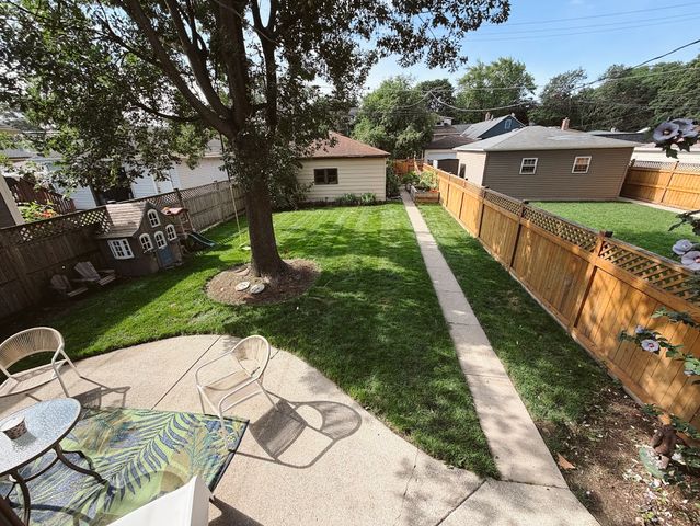 4921 W Catalpa Avenue, Chicago, IL 60630