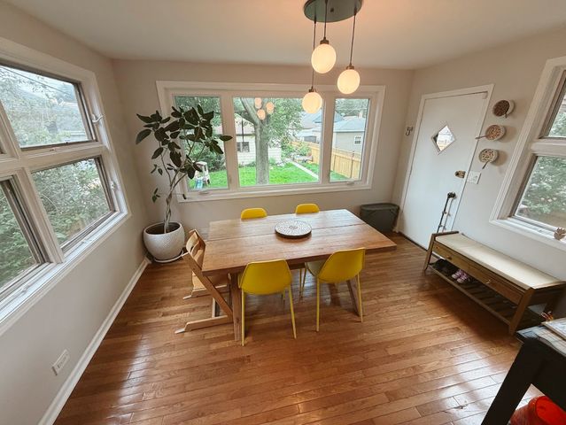 4921 W Catalpa Avenue, Chicago, IL 60630