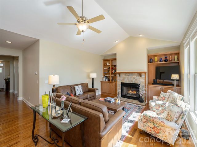 383 Monarch Road, Hendersonville, NC 28739