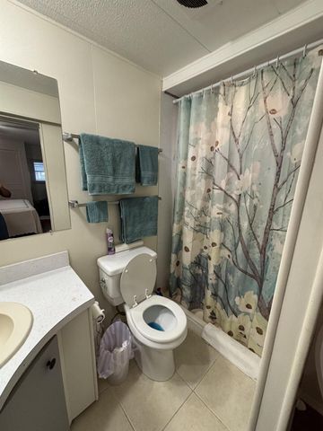 6392 S Elm Lane, Lantana, FL 33462