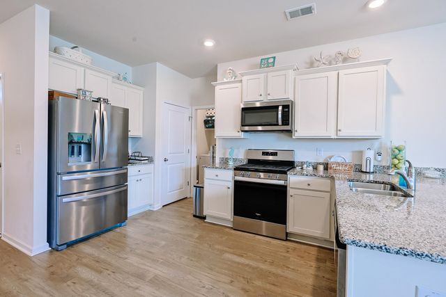 2222 Blackthorn Dr., Conway, SC 29526