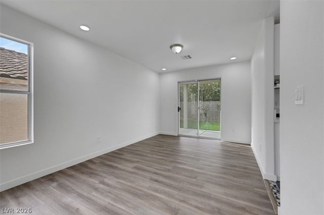 8633 Majestic Pine Avenue, Las Vegas, NV 89143