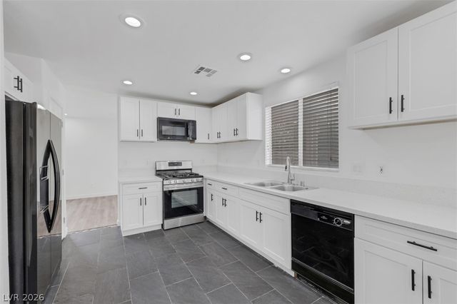 8633 Majestic Pine Avenue, Las Vegas, NV 89143