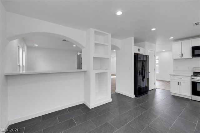 8633 Majestic Pine Avenue, Las Vegas, NV 89143