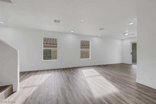 8633 Majestic Pine Avenue, Las Vegas, NV 89143