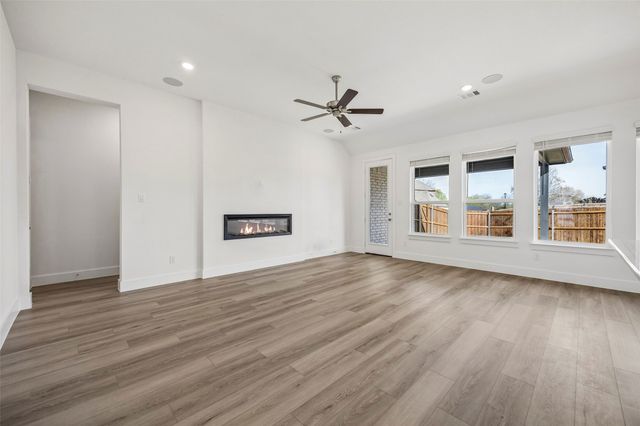 1929 Comanche Drive, Desoto, TX 75115