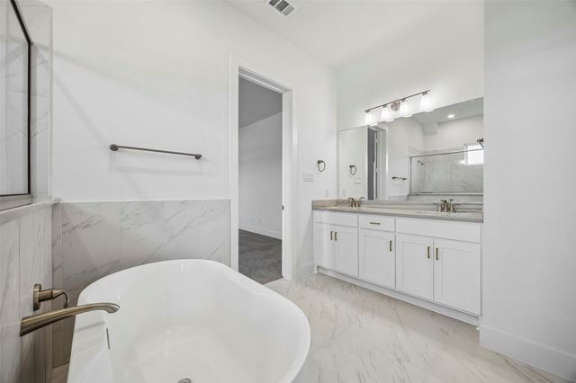 1929 Comanche Drive, Desoto, TX 75115