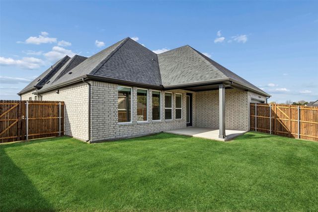 1929 Comanche Drive, Desoto, TX 75115