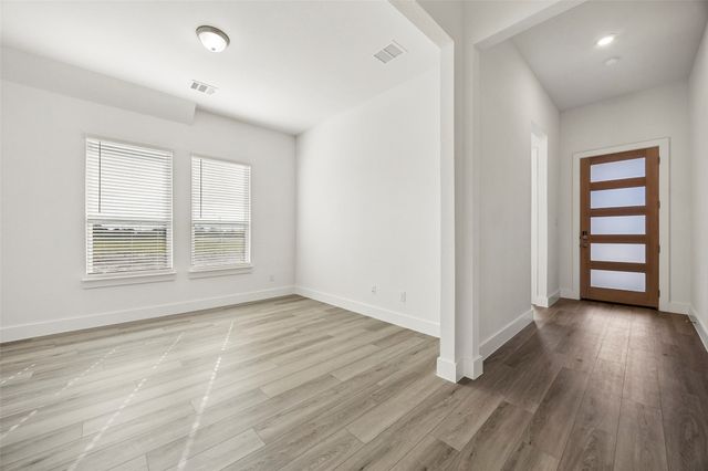 1929 Comanche Drive, Desoto, TX 75115