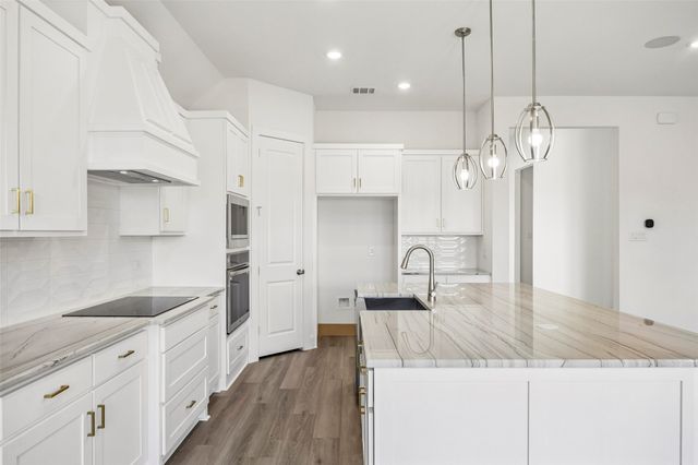 1929 Comanche Drive, Desoto, TX 75115