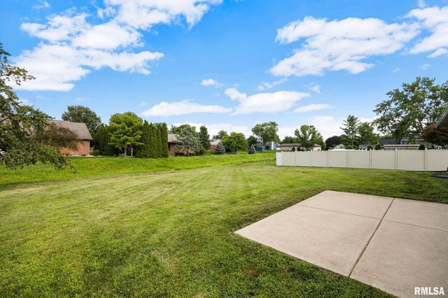 700 TAYLOR Street, Morton, IL 61550