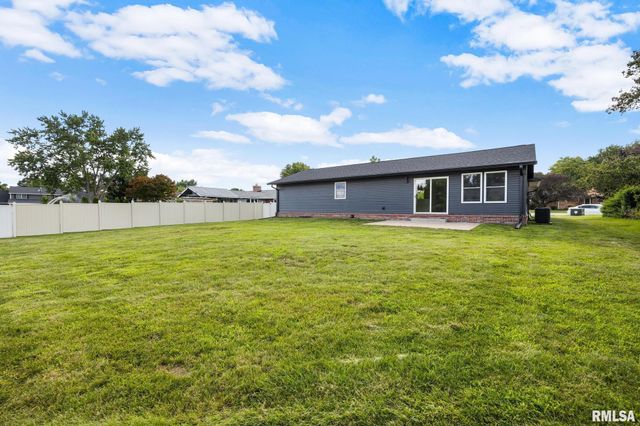 700 TAYLOR Street, Morton, IL 61550