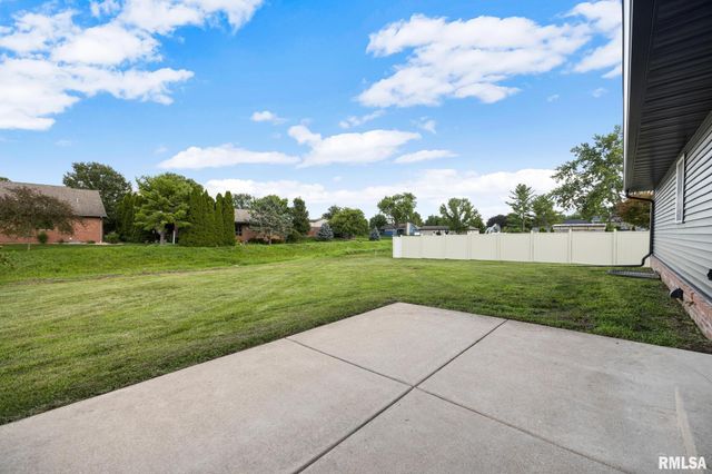 700 TAYLOR Street, Morton, IL 61550