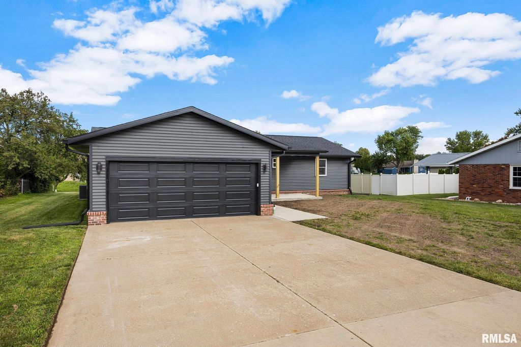 700 TAYLOR Street, Morton, IL 61550