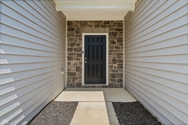 2646 Creek Bank Court, Columbus, IN 47201