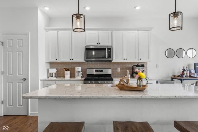 2646 Creek Bank Court, Columbus, IN 47201