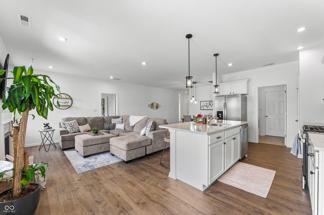2646 Creek Bank Court, Columbus, IN 47201