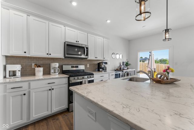 2646 Creek Bank Court, Columbus, IN 47201