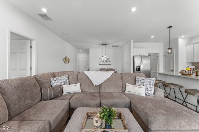 2646 Creek Bank Court, Columbus, IN 47201