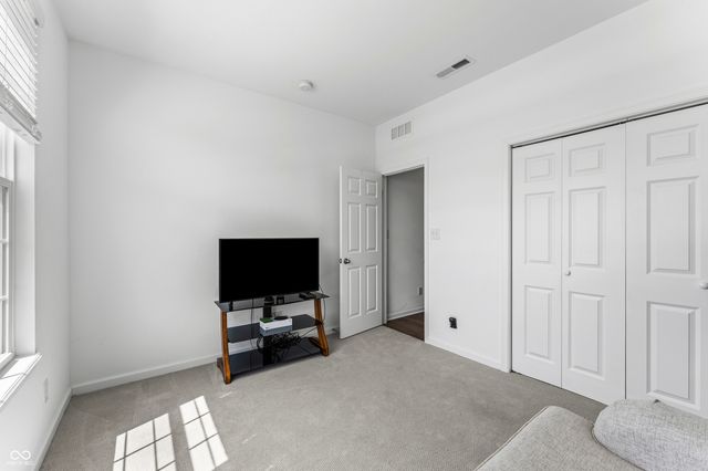 2646 Creek Bank Court, Columbus, IN 47201