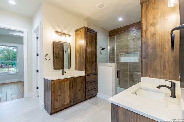 205 Timber Place, La Vernia, TX 78121