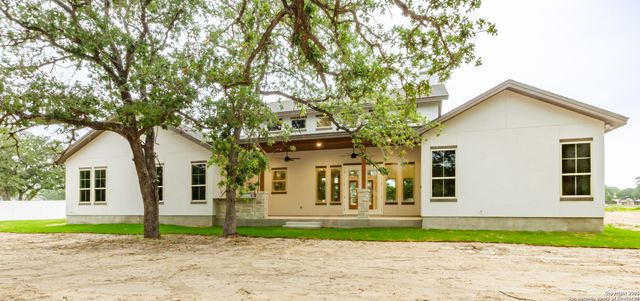205 Timber Place, La Vernia, TX 78121