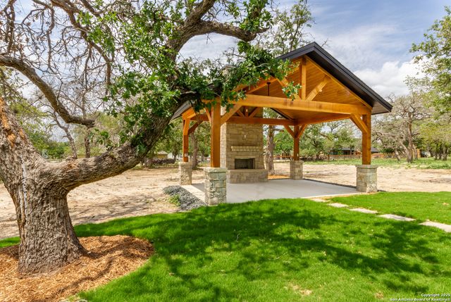 205 Timber Place, La Vernia, TX 78121