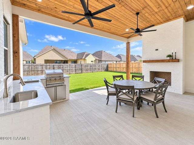 212 Sabal Grove Lane, Youngsville, LA 70592