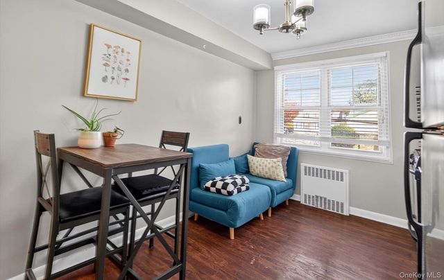 324 Post Avenue 10F, Westbury, NY 11590