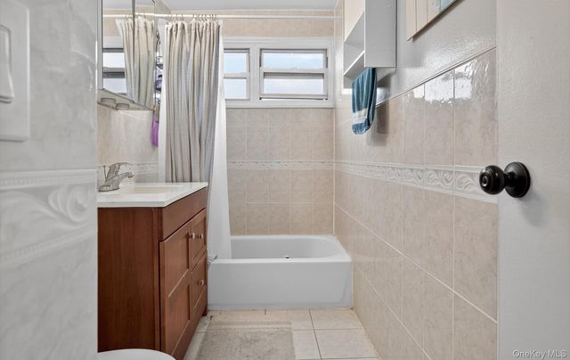 324 Post Avenue 10F, Westbury, NY 11590