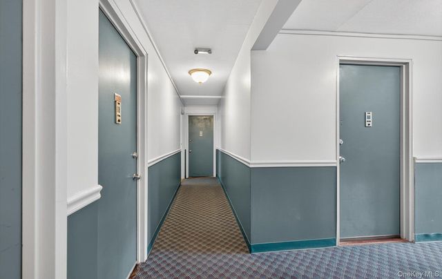 324 Post Avenue 10F, Westbury, NY 11590