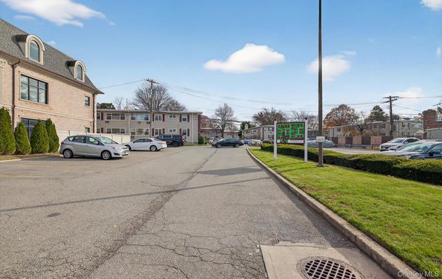 324 Post Avenue 10F, Westbury, NY 11590