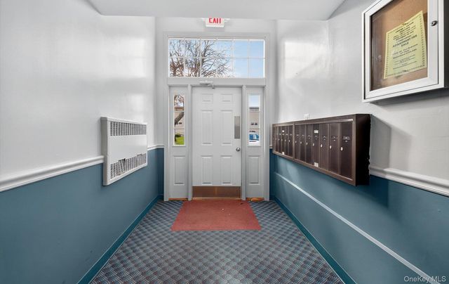 324 Post Avenue 10F, Westbury, NY 11590