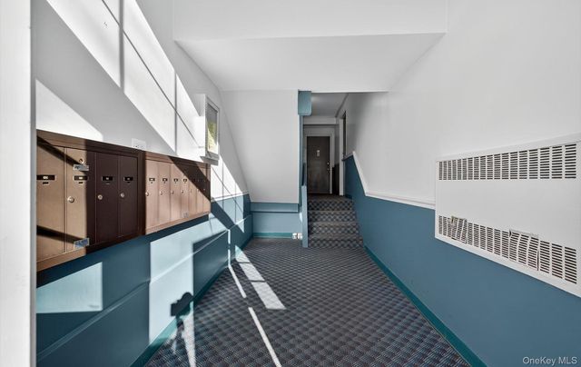 324 Post Avenue 10F, Westbury, NY 11590