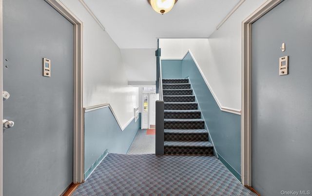 324 Post Avenue 10F, Westbury, NY 11590