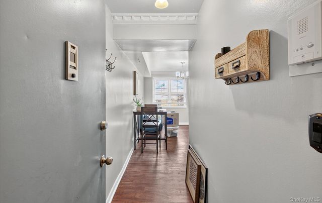 324 Post Avenue 10F, Westbury, NY 11590